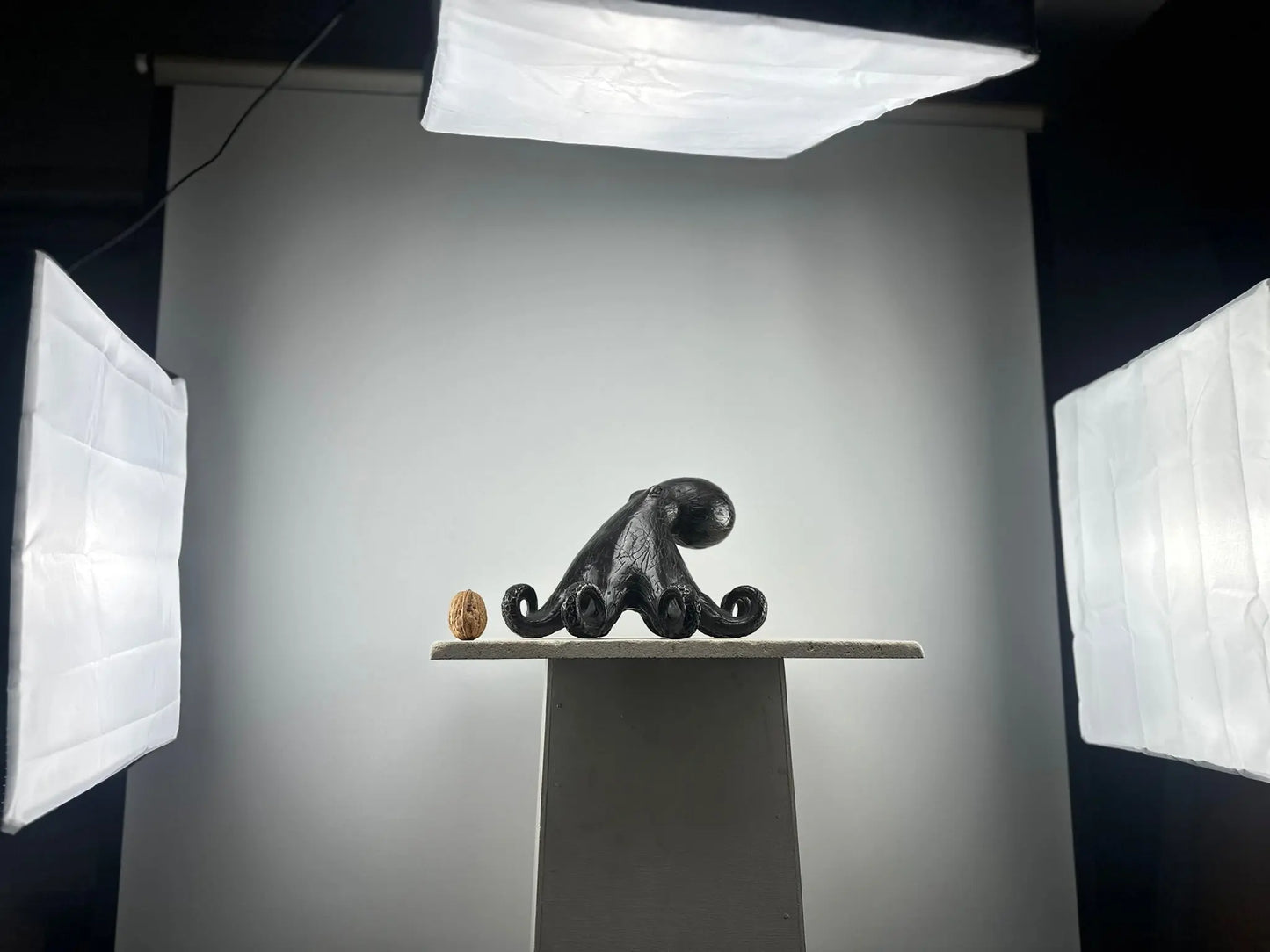 Sculpture de pieuvre stylisée en bronze patiné TokoLausanne