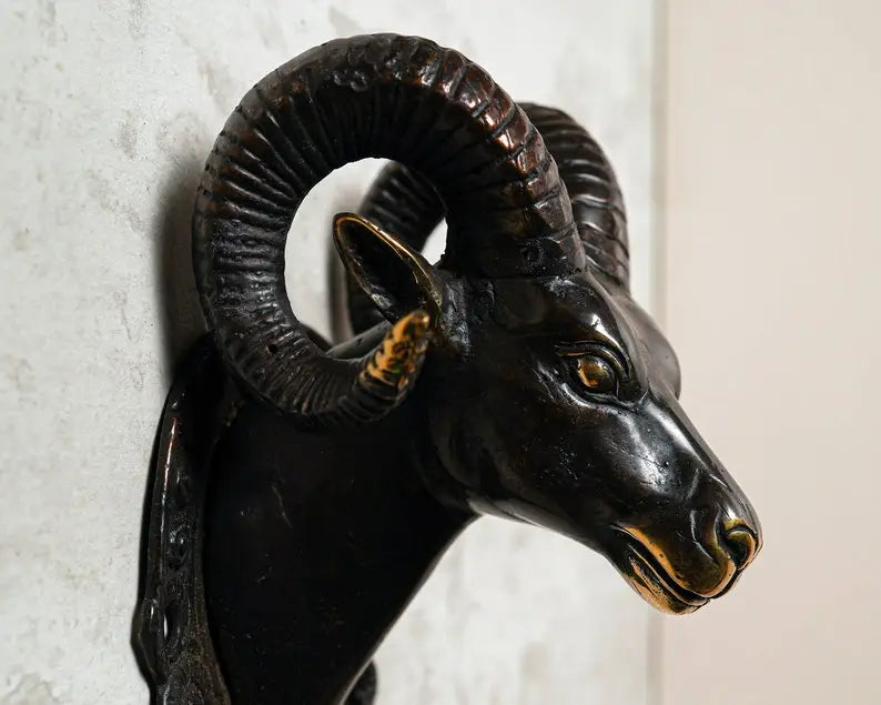 Patère Murale Tête de Bélier en Bronze - Crochet Décoratif Tokolausanne