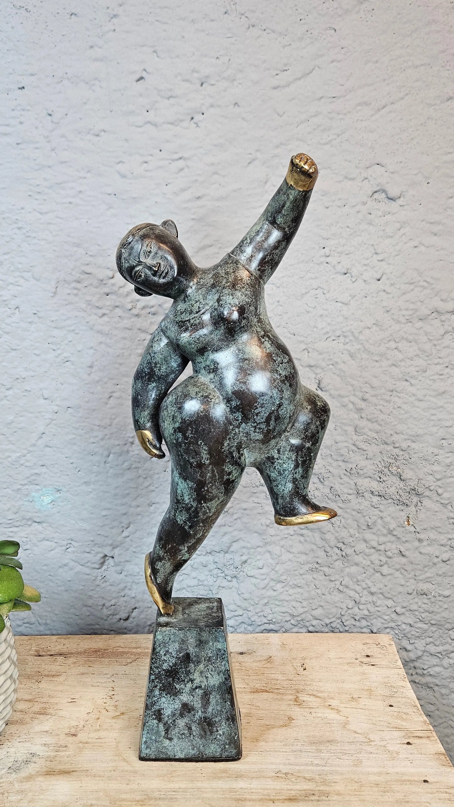 Bronzestatue – Anmutige und freudige Bewegung