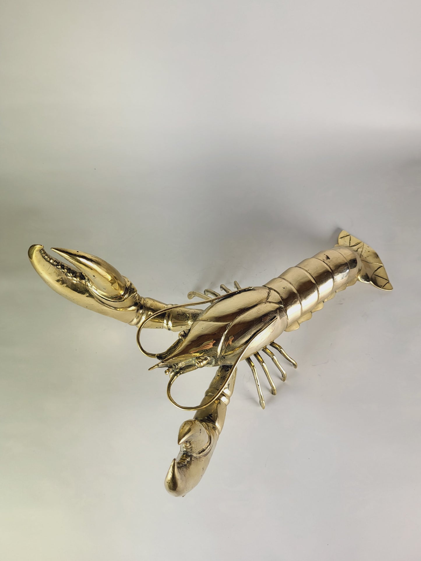 Homard en bronze doré : sculpture raffinée et symbolique puissante