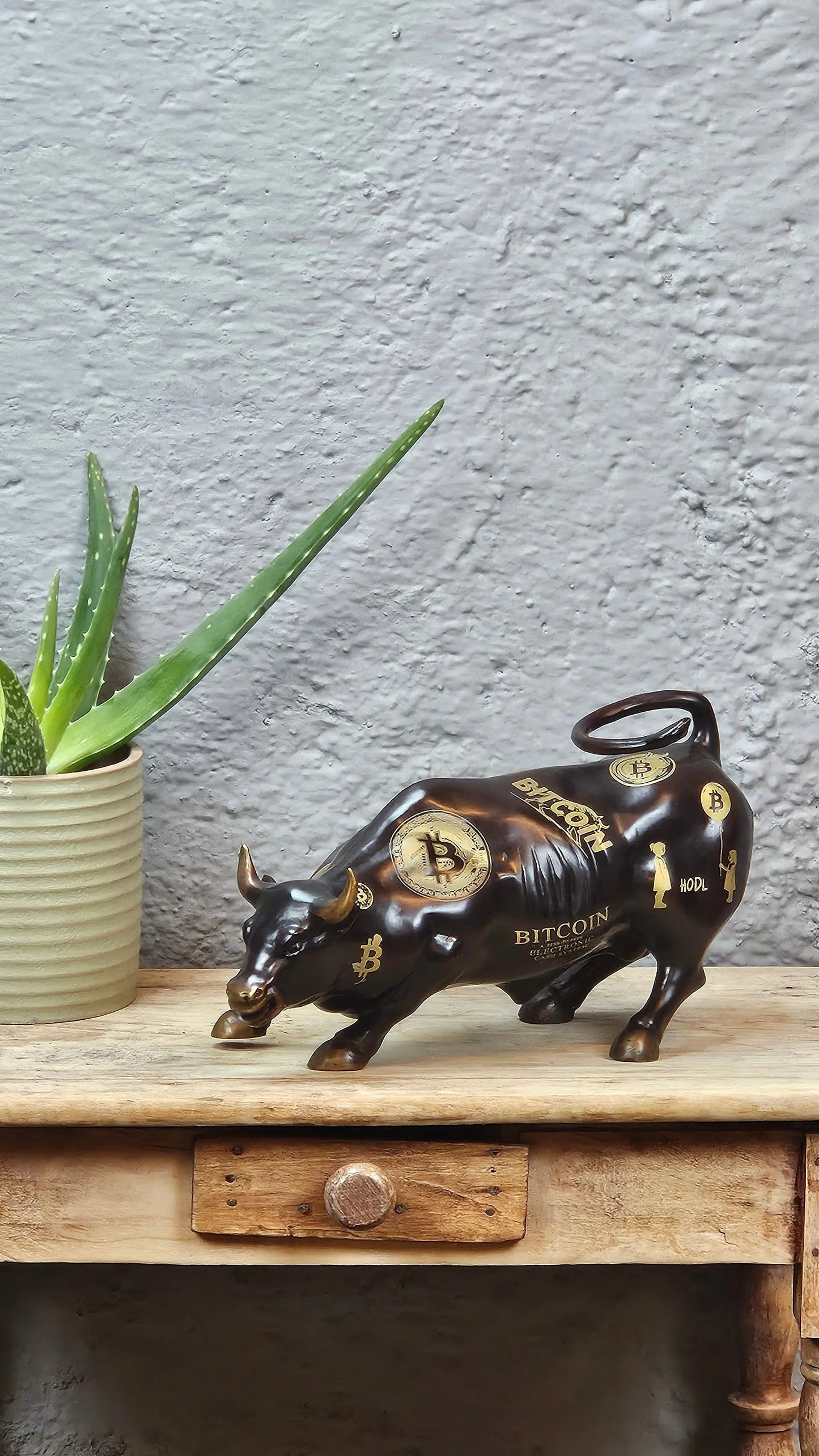 Statue Taureau /bull wallstreet Bitcoin - Déco Crypto / pièce unique Tokolausanne