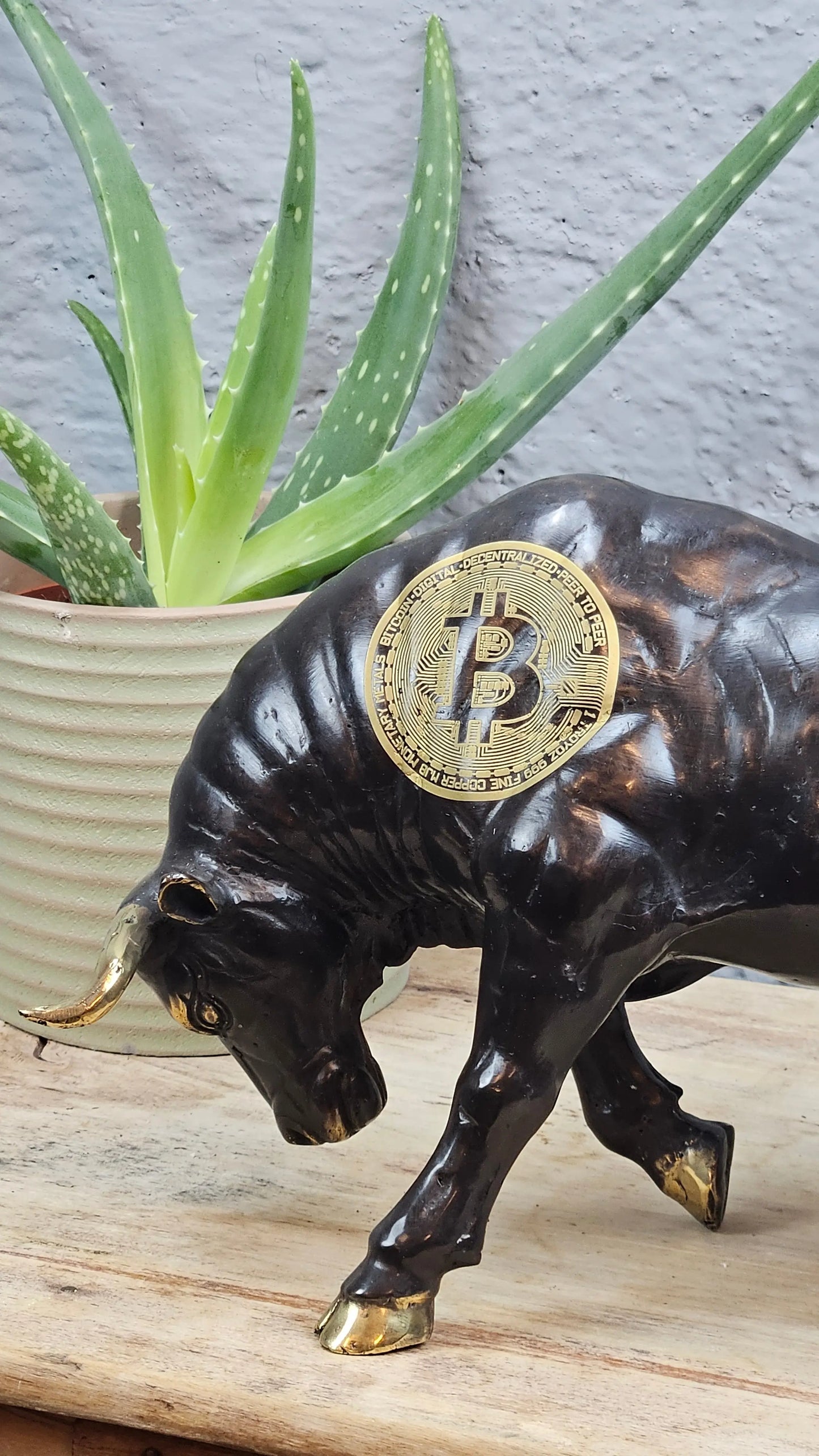 Statue taureau bitcoin Tokolausanne