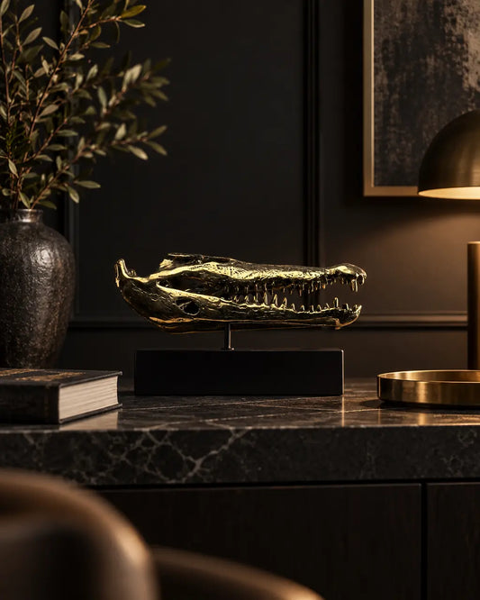 Tête de croco sur bureau