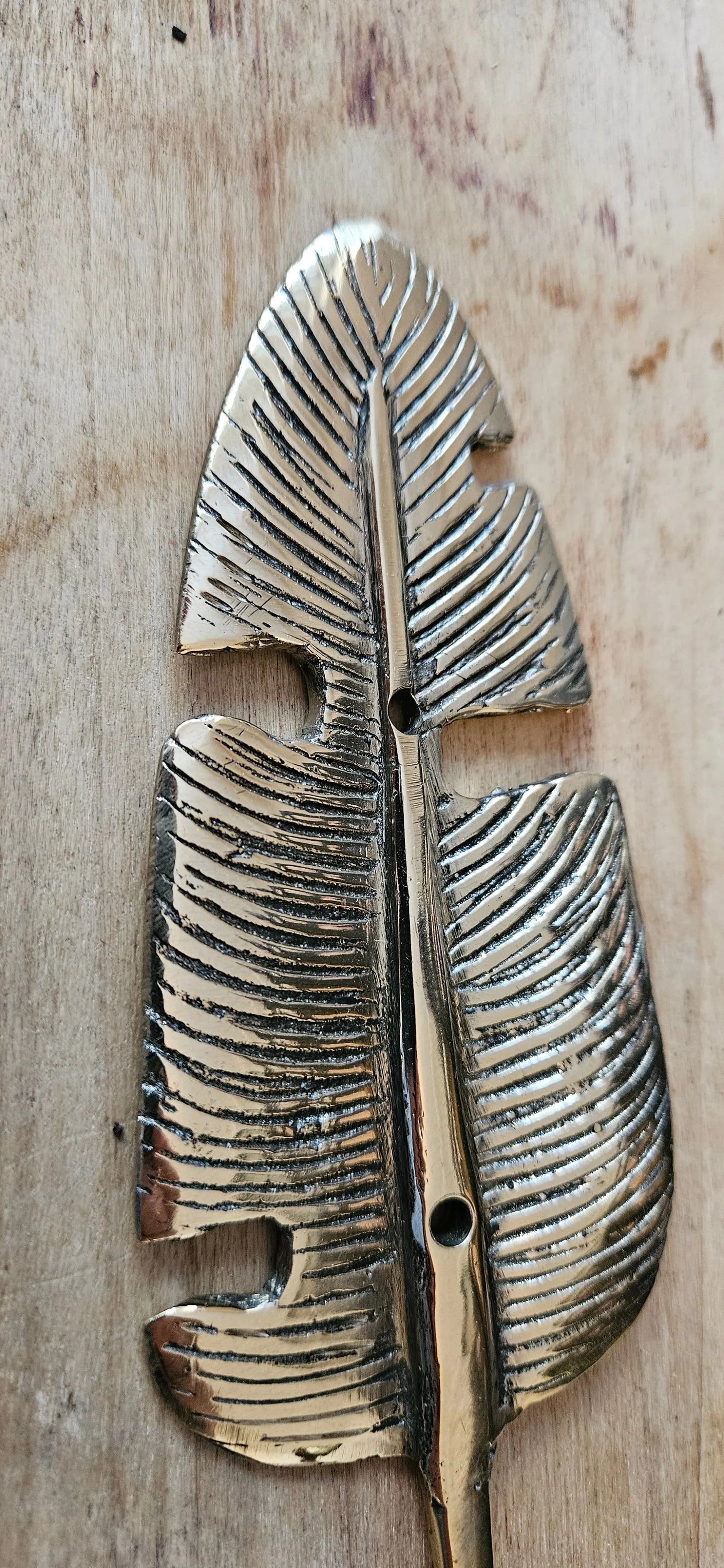 Crochet murale en forme de feuille de bananier, en bronze Tokolausanne