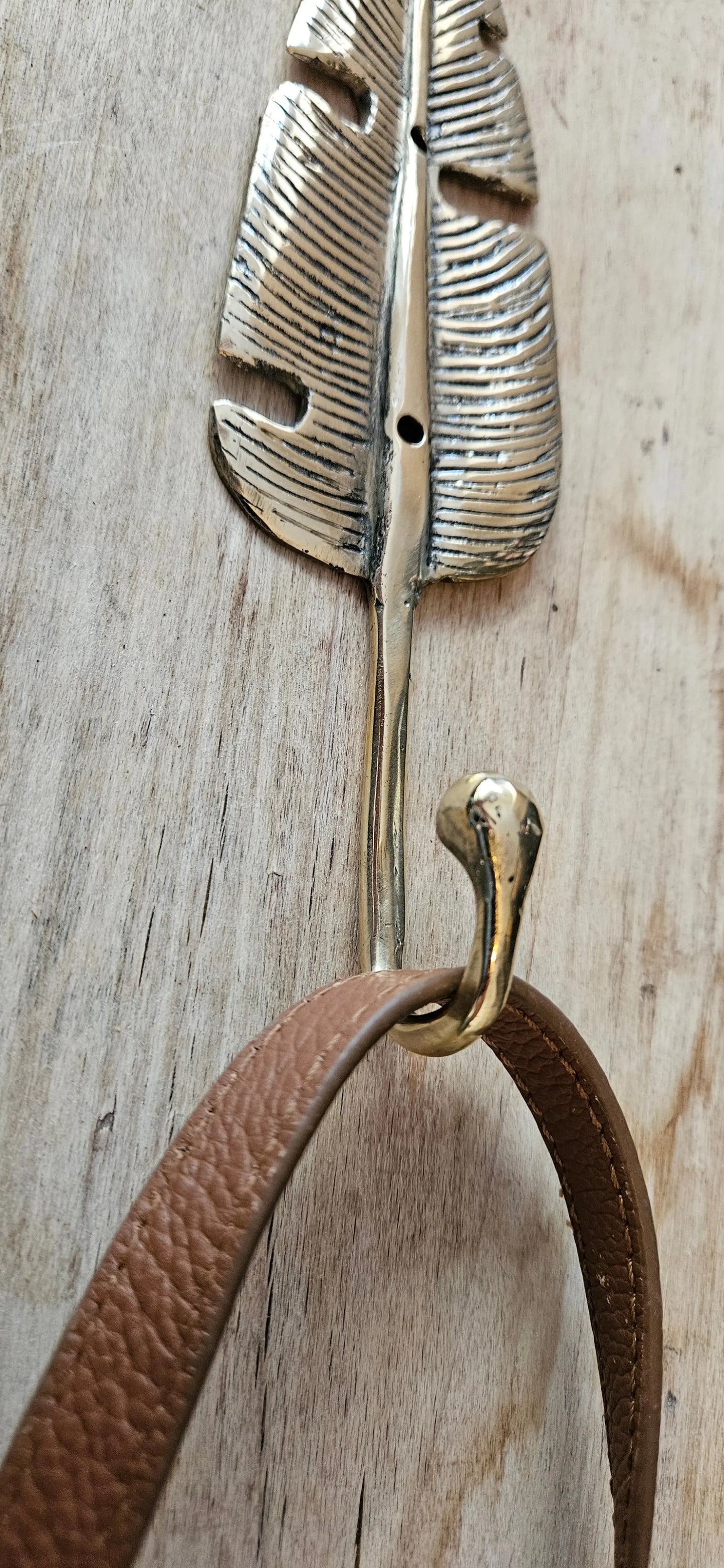 Crochet murale en forme de feuille de bananier, en bronze Tokolausanne