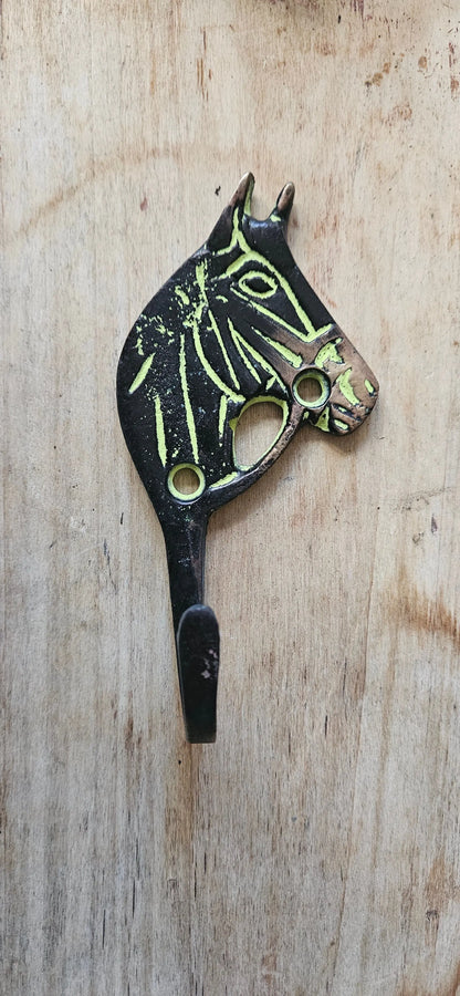 Patère Vintage Tête de Cheval - Décoration Ethnique en Métal Noir et Jaune Tokolausanne