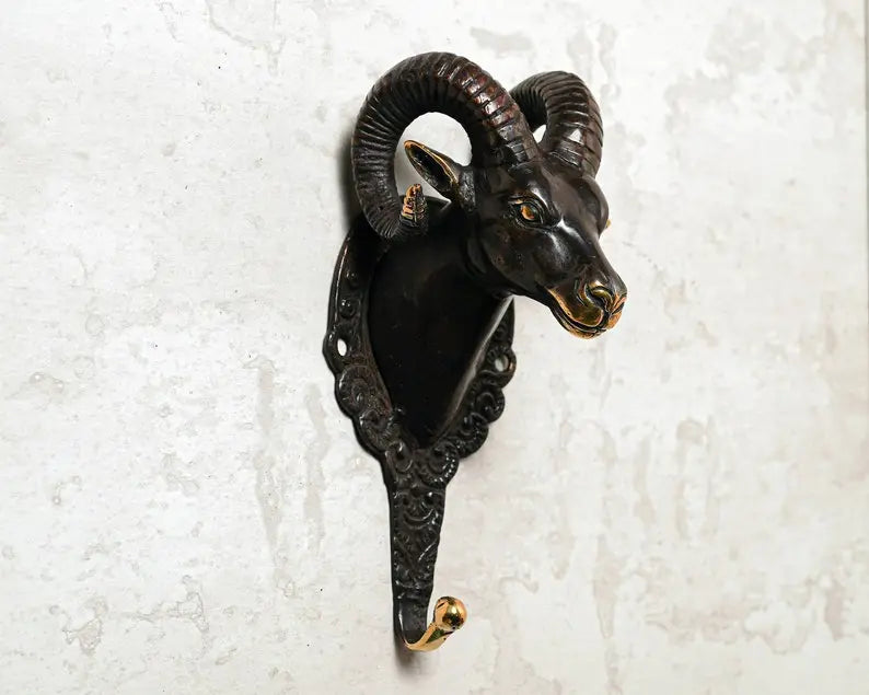 Patere buffle en bronze