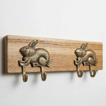 Porte-manteau en bois avec lapins dorés - Décor Pâques! - TokoLausanne
