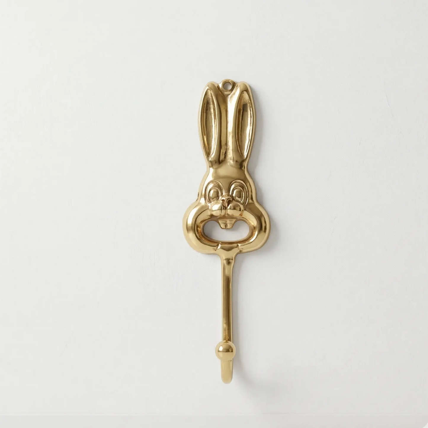 Crochet mural original en forme de lapin doré - TokoLausanne