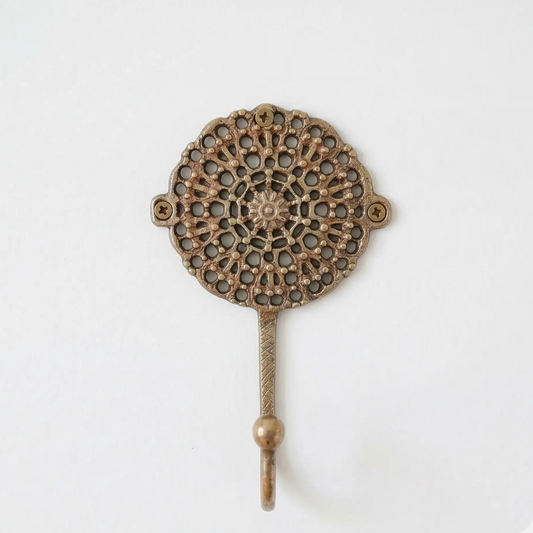 Patère murale vintage en bronze doré, décor dentelle - TokoLausanne