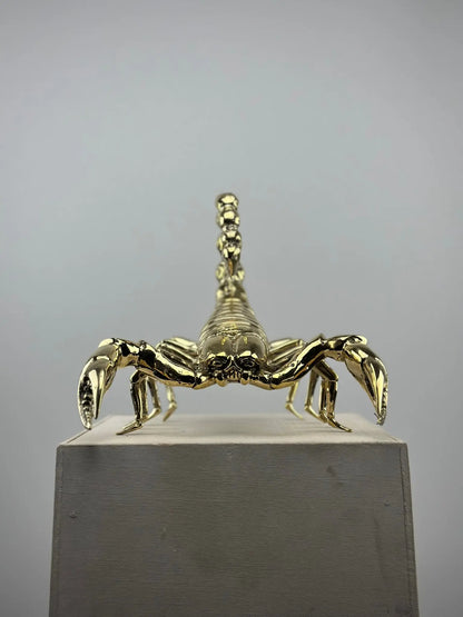 Le Scorpion Doré en Bronze TokoLausanne 