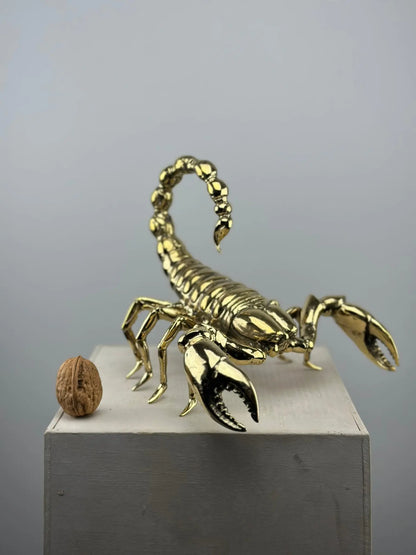 Le Scorpion Doré en Bronze TokoLausanne 