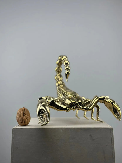 Le Scorpion Doré en Bronze TokoLausanne 
