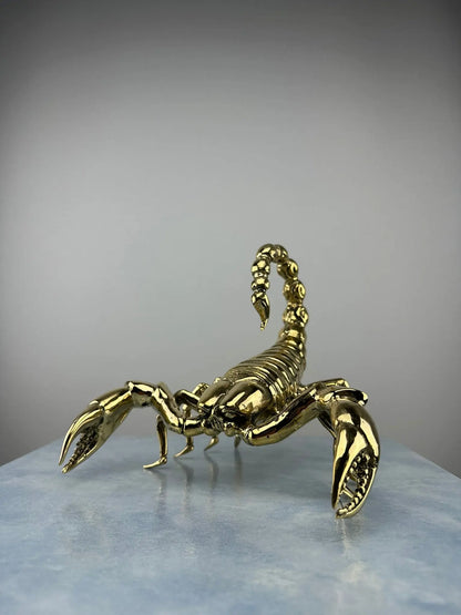 Le Scorpion Doré en Bronze TokoLausanne 