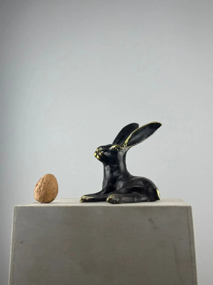 Lièvre noir et or en bronze TokoLausanne 