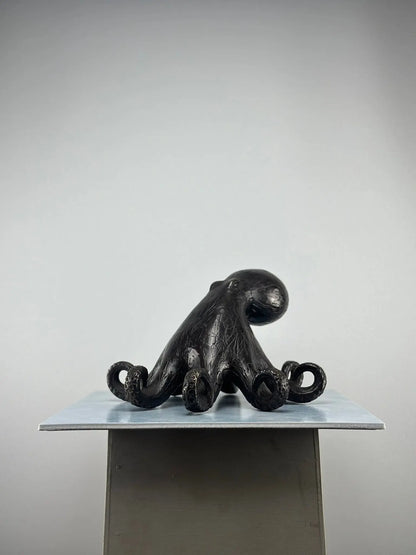 Sculpture de pieuvre stylisée en bronze patiné TokoLausanne 
