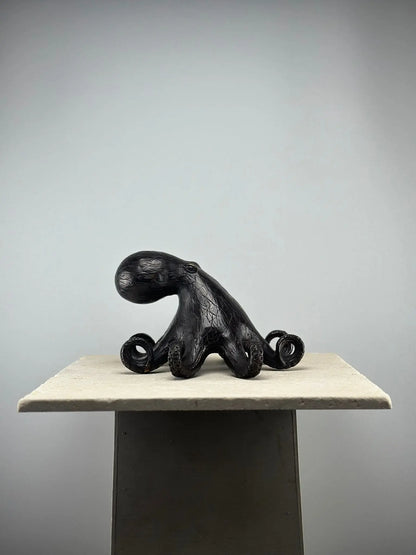 Sculpture de pieuvre stylisée en bronze patiné TokoLausanne 