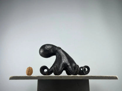Sculpture de pieuvre stylisée en bronze patiné TokoLausanne 