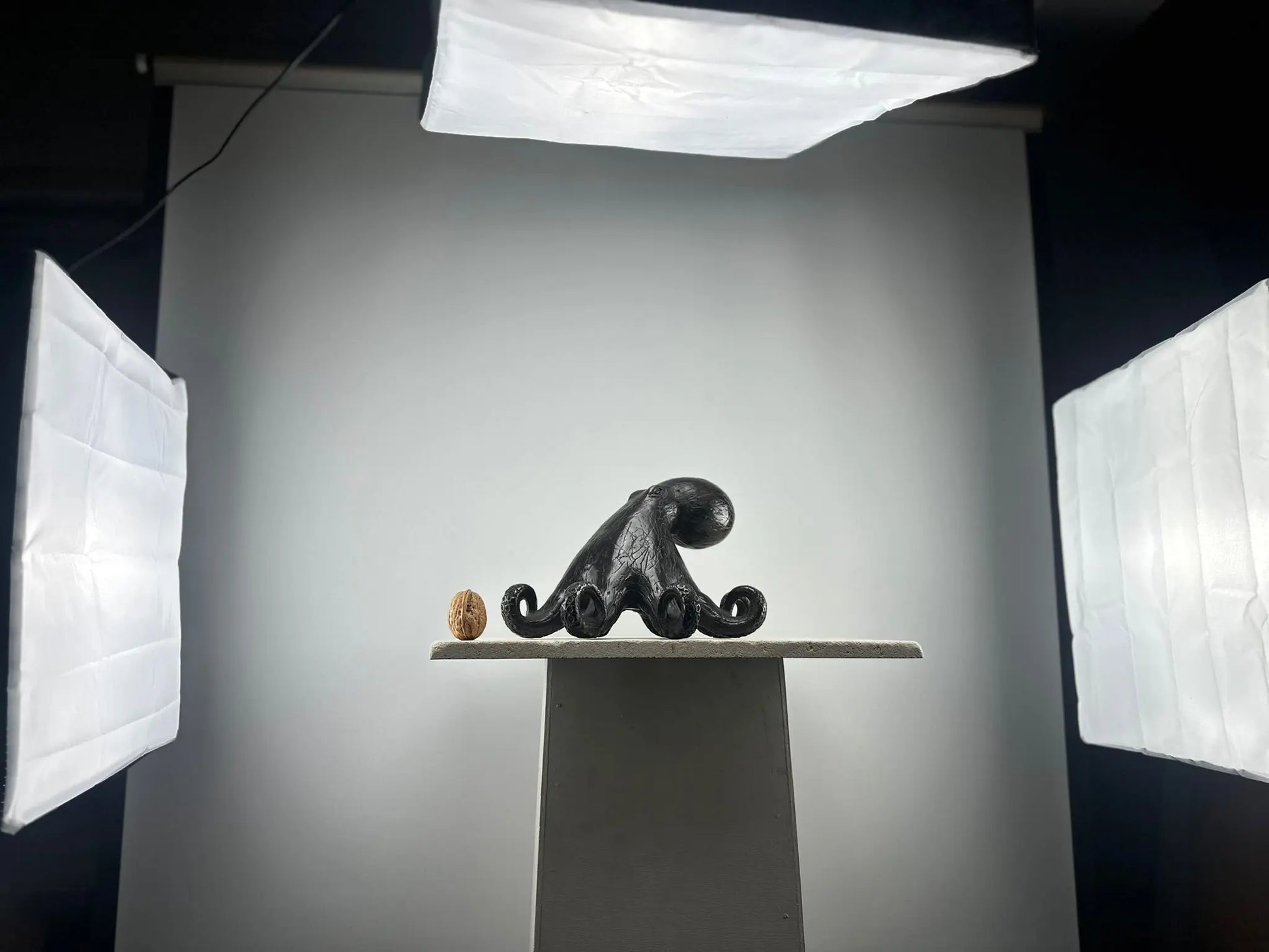 Sculpture de pieuvre stylisée en bronze patiné TokoLausanne 