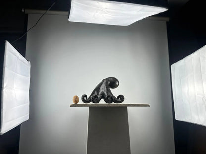 Sculpture de pieuvre stylisée en bronze patiné TokoLausanne 