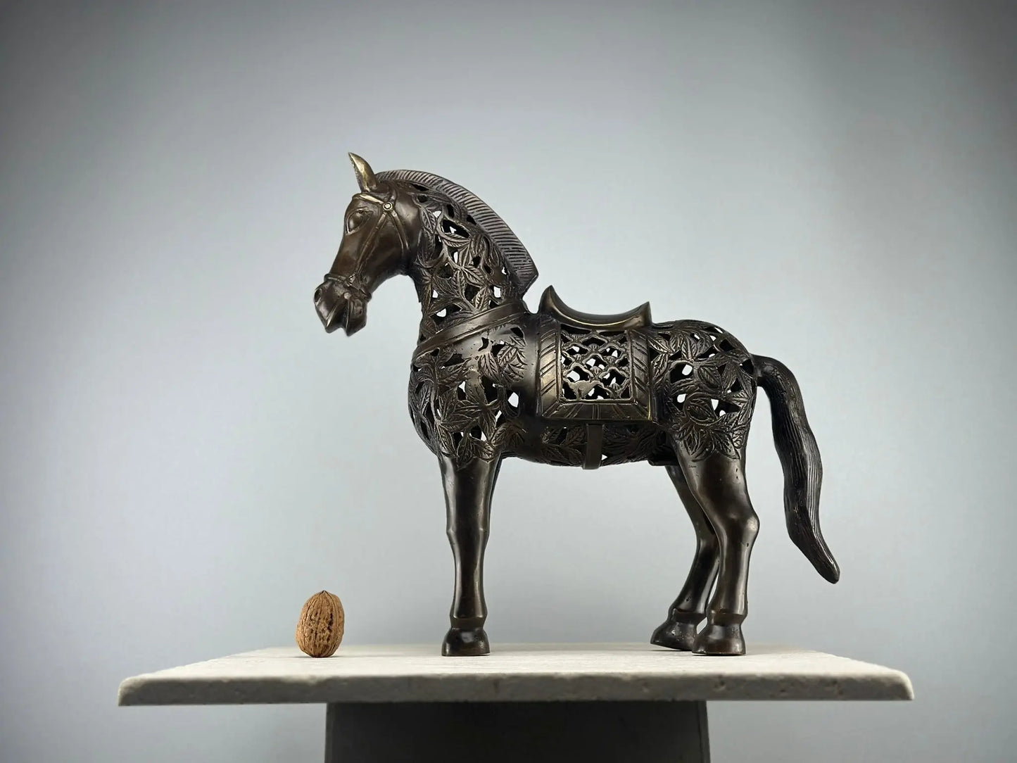 Sculpture de Cheval Ajourée en Bronze TokoLausanne 