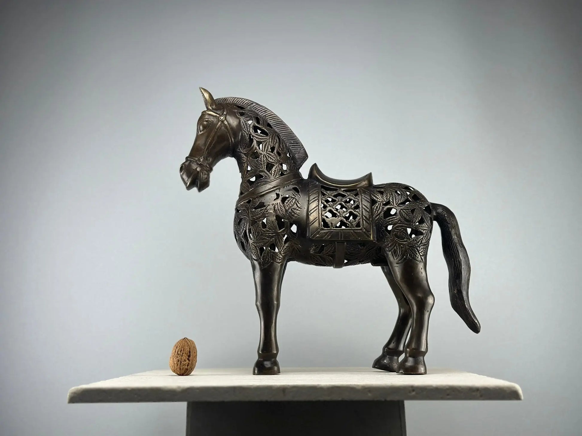 Sculpture de Cheval Ajourée en Bronze TokoLausanne 