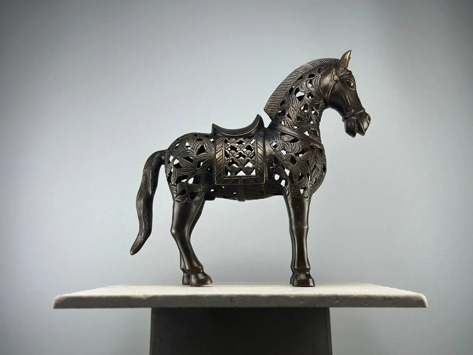 Sculpture de Cheval Ajourée en Bronze TokoLausanne 