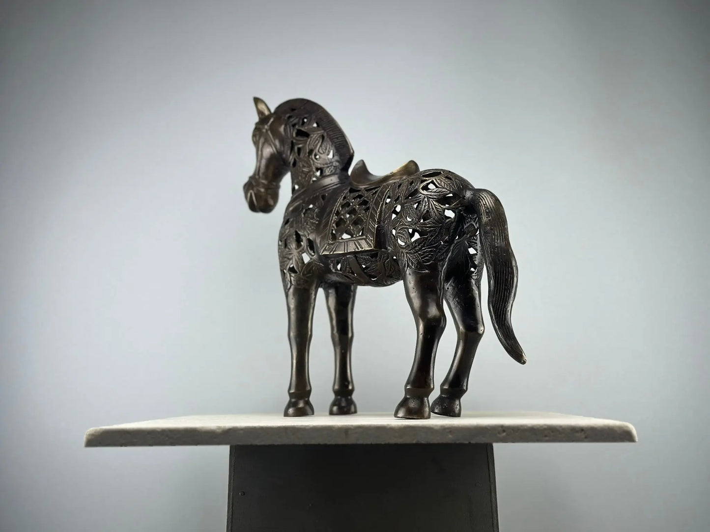 Sculpture de Cheval Ajourée en Bronze TokoLausanne 