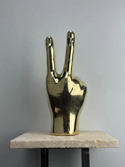 Sculpture Main de la Victoire en Bronze Doré TokoLausanne 