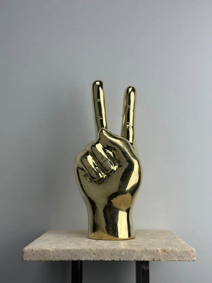 Sculpture Main de la Victoire en Bronze Doré TokoLausanne 