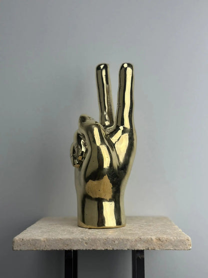 Sculpture Main de la Victoire en Bronze Doré TokoLausanne 