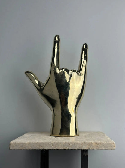 Sculpture de main "Je t'aime" en bronze doré TokoLausanne 