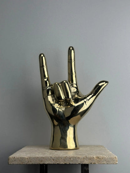 Sculpture de main "Je t'aime" en bronze doré TokoLausanne 