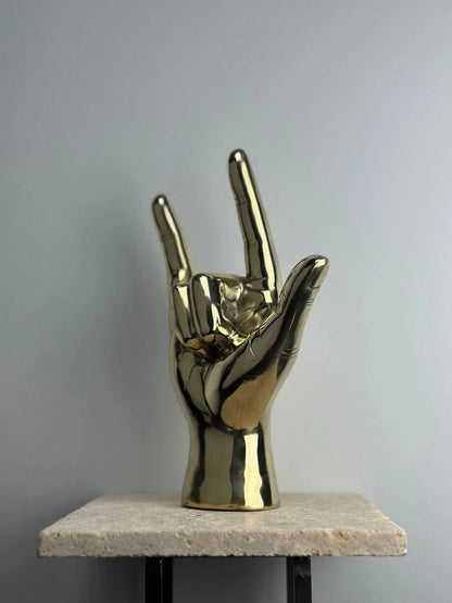 Sculpture de main "Je t'aime" en bronze doré TokoLausanne 
