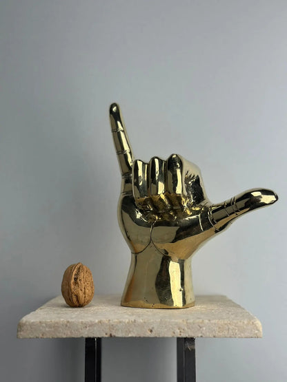Sculpture de Main Shaka en Bronze Doré TokoLausanne 