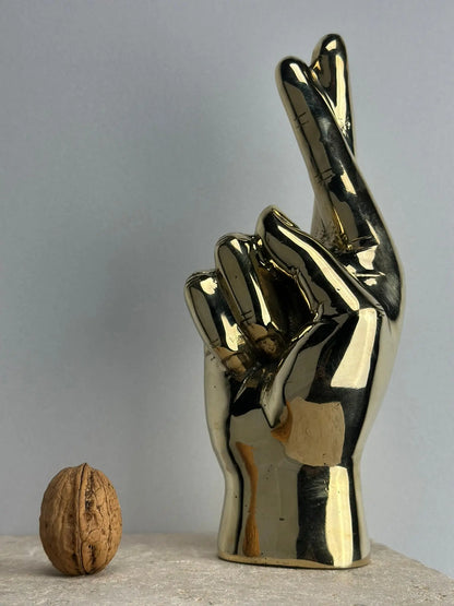 Sculpture de Main Doigts Croisés en Bronze Doré TokoLausanne 