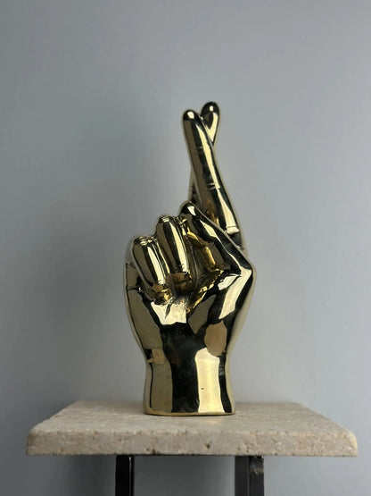 Sculpture de Main Doigts Croisés en Bronze Doré TokoLausanne 