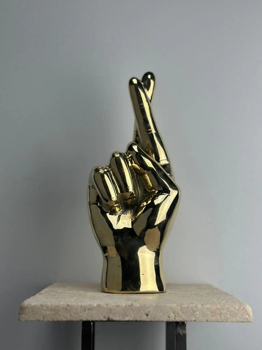 Sculpture de Main Doigts Croisés en Bronze Doré TokoLausanne 