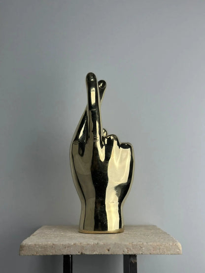 Sculpture de Main Doigts Croisés en Bronze Doré TokoLausanne 
