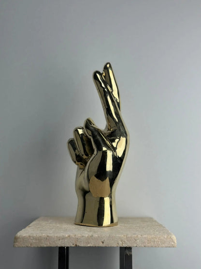 Sculpture de Main Doigts Croisés en Bronze Doré TokoLausanne 