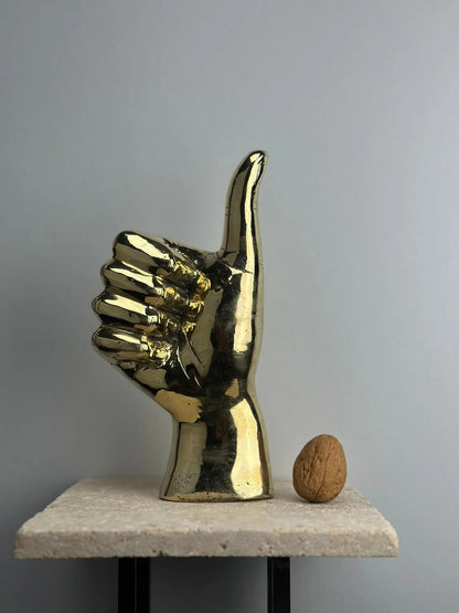 Sculpture de main pouce levé en bronze doré TokoLausanne 