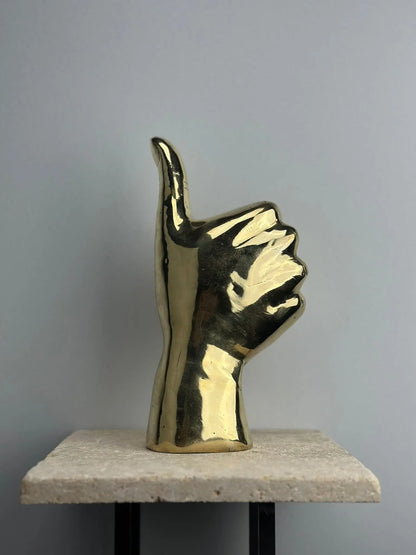 Sculpture de main pouce levé en bronze doré TokoLausanne 