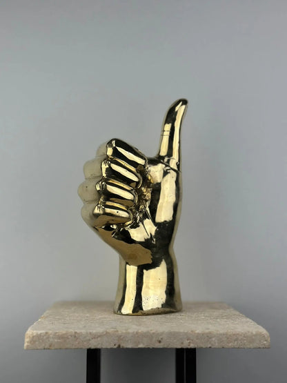 Sculpture de main pouce levé en bronze doré TokoLausanne 