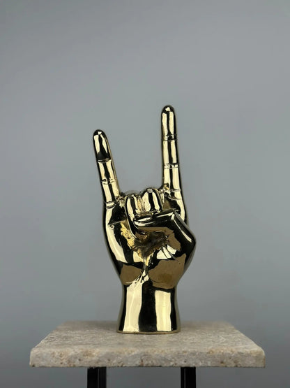 Sculpture de main rock en bronze doré TokoLausanne 