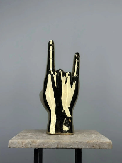 Sculpture de main rock en bronze doré TokoLausanne 