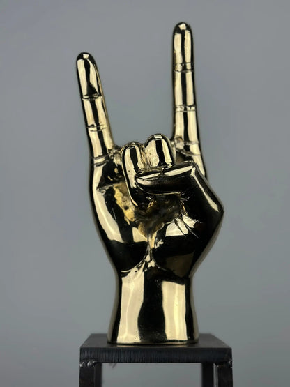 Sculpture de main rock en bronze doré TokoLausanne 