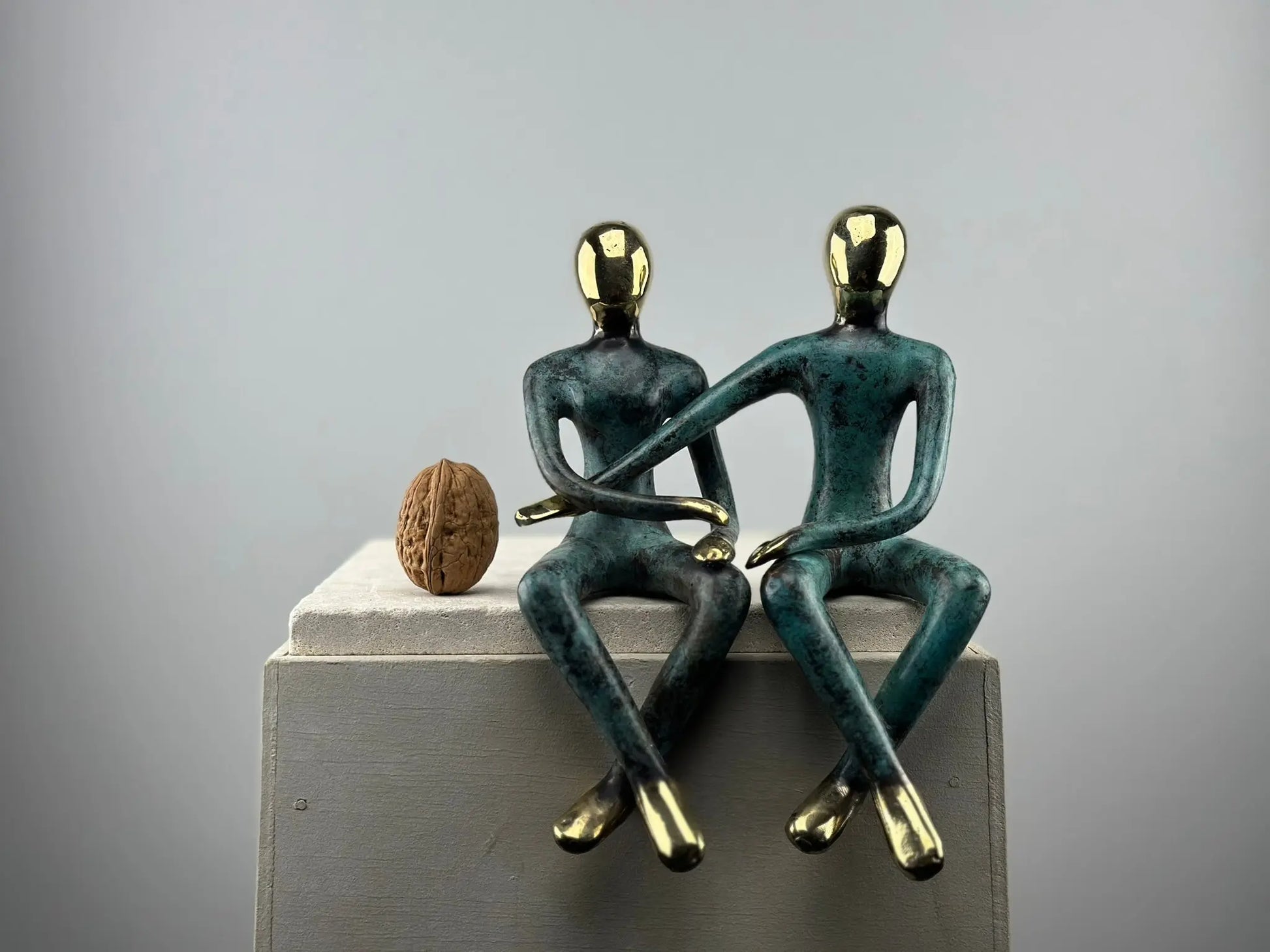 Sculpture du couple assis en bronze TokoLausanne 