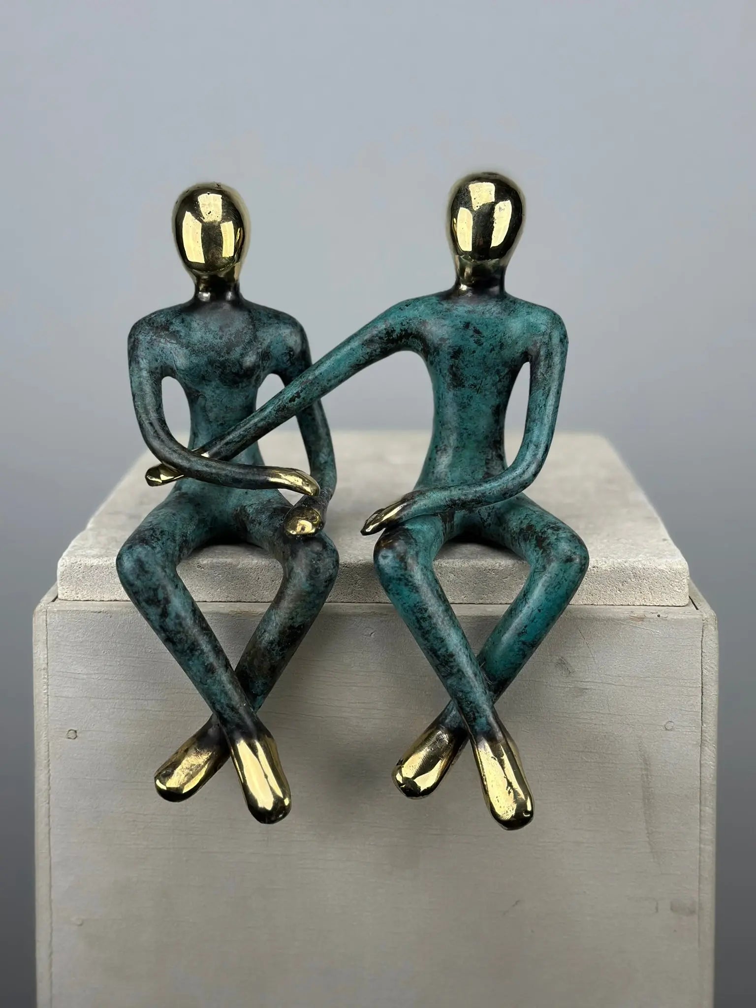 Sculpture du couple assis en bronze TokoLausanne 