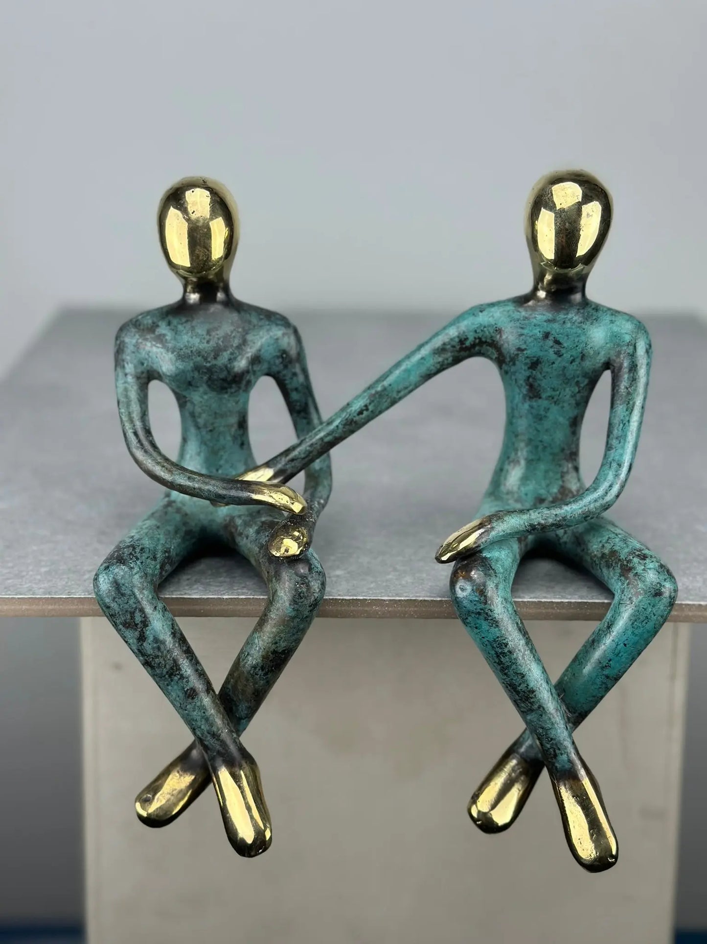 Sculpture du couple assis en bronze TokoLausanne 