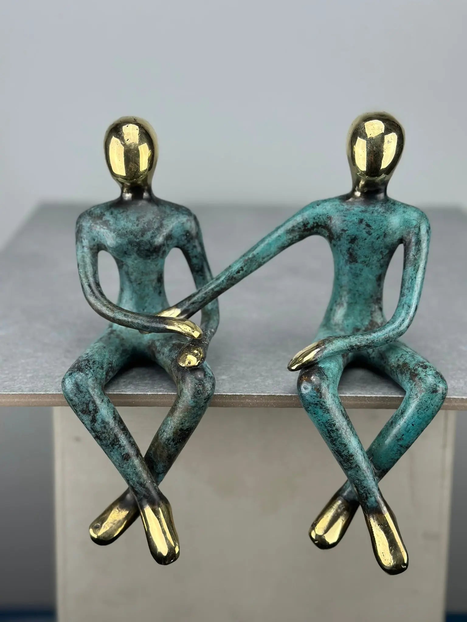 Sculpture du couple assis en bronze TokoLausanne 